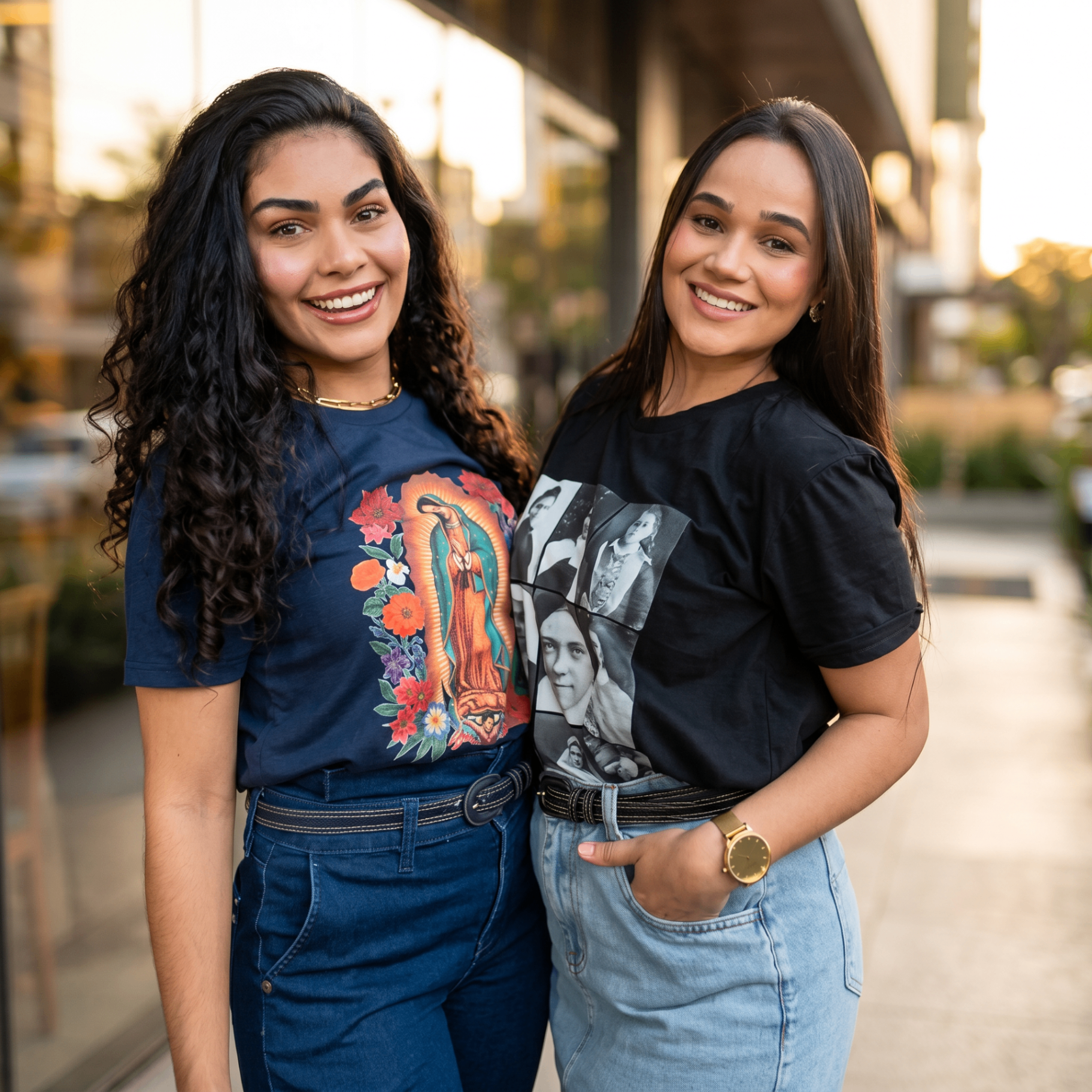 Modelos vestindo camisetas Manto Doze
